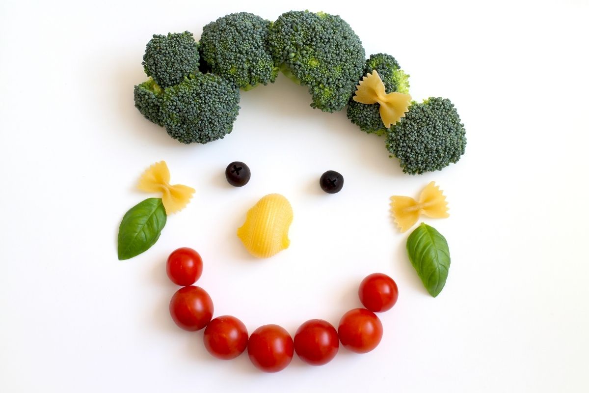 Messy food playa super way to help your child accept new foods Solid