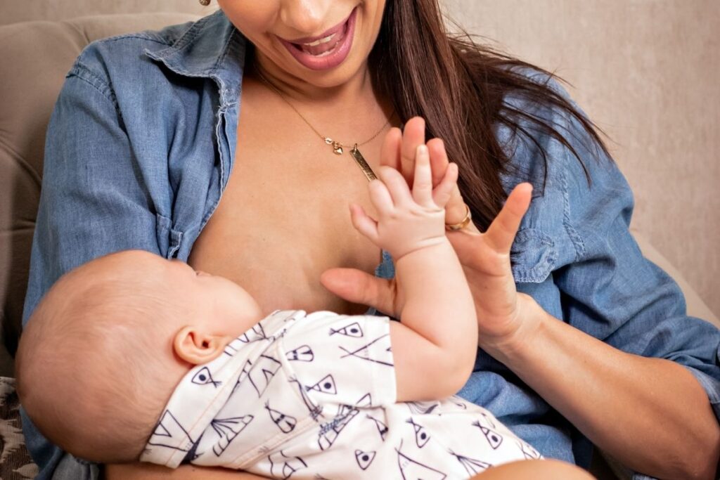 https://solidstart.ie/wp-content/uploads/2021/05/Want-to-take-the-confusion-out-of-introducing-solids-to-your-breastfed-baby-8-1024x683.jpg